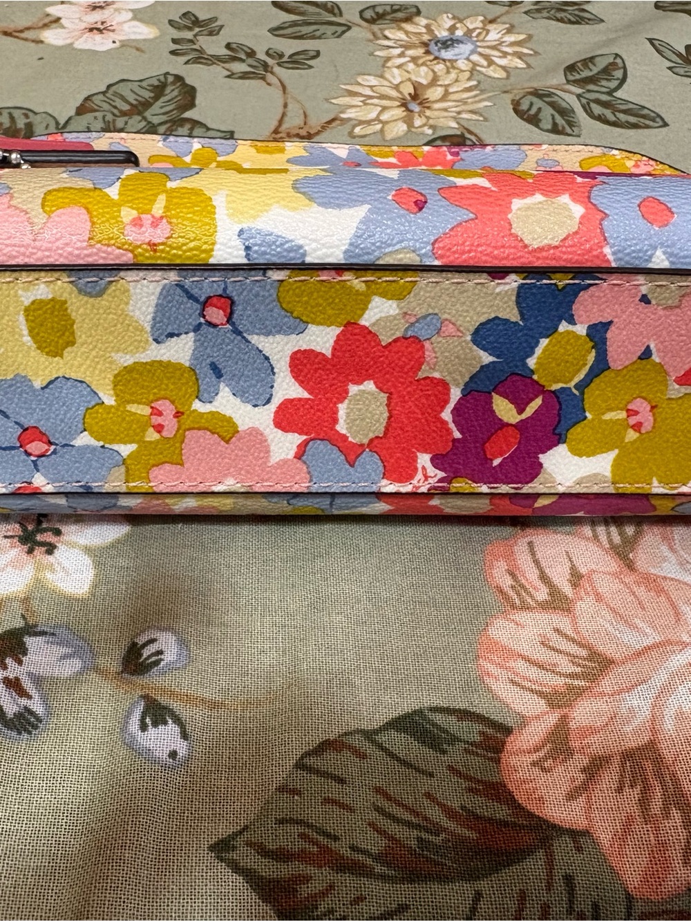 Coach Peyton Floral Cosmetic Pouch Makeup Bag 🌸✨ - Picture 7 of 15